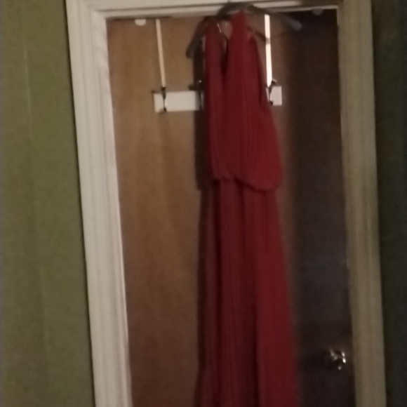 6 red gown - Picture 4 of 5